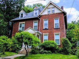 5910 Howe St, Unit 1 in Pittsburgh, PA - Building Photo