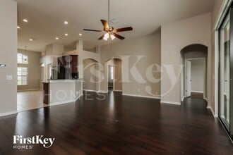 8507 White Poplar Dr in Riverview, FL - Foto de edificio - Building Photo