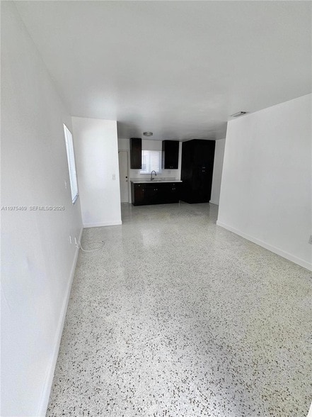 626 W 17th St, Unit 626 in Hialeah, FL - Foto de edificio - Building Photo
