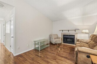 4004 Nestle Oaks Pl in Tampa, FL - Building Photo - Building Photo