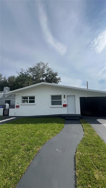 10 NE 49th St in Miami, FL - Building Photo