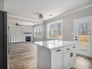 4816 Clarkstone Cir in Flowery Branch, GA - Foto de edificio - Building Photo