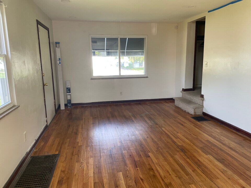 1095 S James Rd, Unit 1 in Columbus, OH - Building Photo