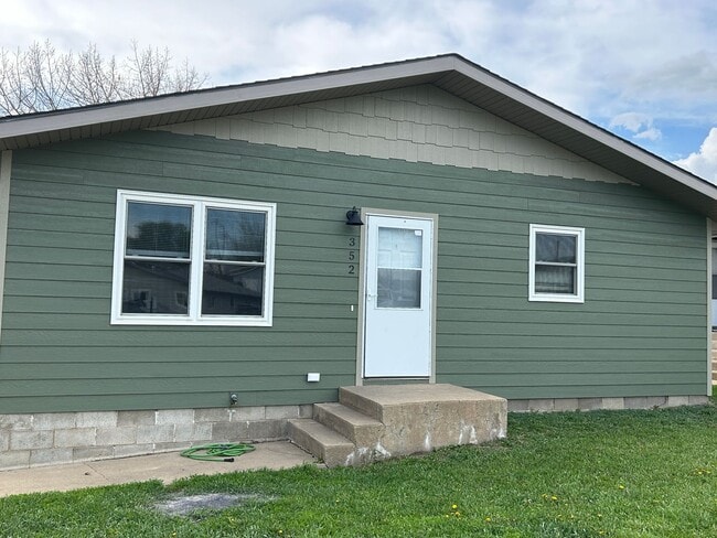 property at 352 2nd Ave SW