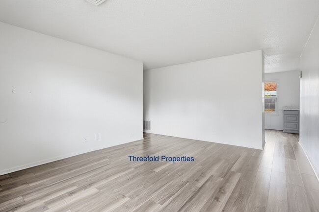 1107 Larch Ln in Fort Wayne, IN - Building Photo - Building Photo