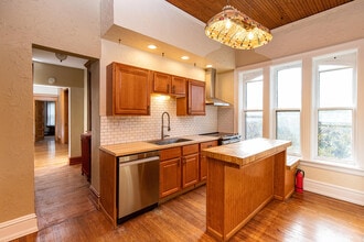2836 E Belleview Pl in Milwaukee, WI - Building Photo - Building Photo