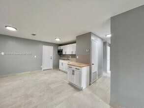 1436 NW 24th Terrace in Fort Lauderdale, FL - Building Photo - Building Photo