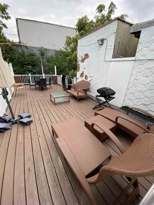 1017 West Side Ave-Unit -2 in Jersey City, NJ - Building Photo
