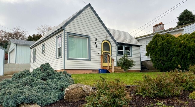 property at 1508 Mt Hood St
