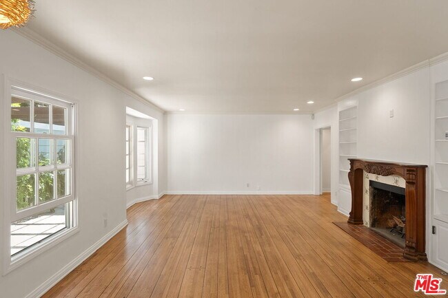 103 N Anita Ave in Los Angeles, CA - Building Photo - Building Photo