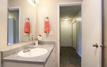 5726 59th St Ct W in University Place, WA - Building Photo - Building Photo