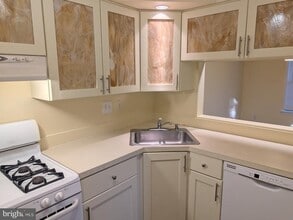 14449 Gringsby Ct in Centreville, VA - Building Photo - Building Photo