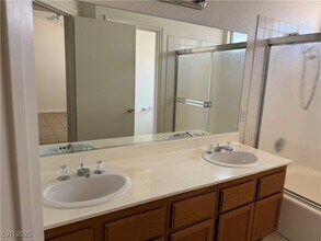1412 Bent Arrow Dr in North Las Vegas, NV - Building Photo - Building Photo