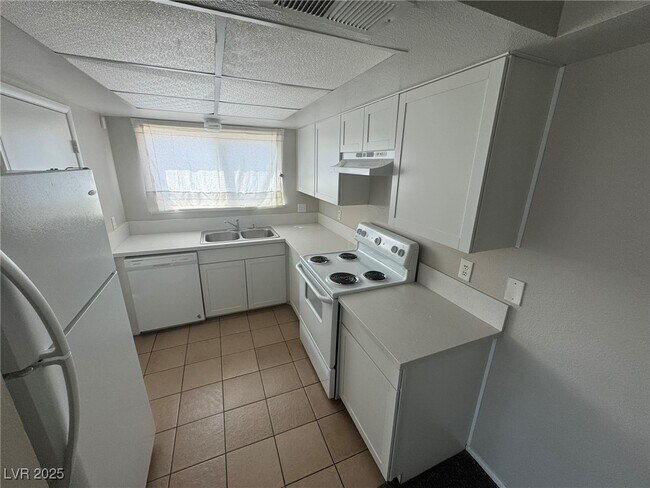 575 Roxella Ln in Las Vegas, NV - Building Photo - Building Photo