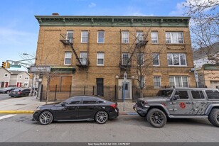 498 Ocean Ave in Jersey City, NJ - Building Photo