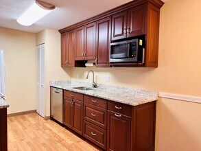 32 Walden Dr, Unit 32 Walden Dr #APT 13 in Natick, MA - Building Photo - Building Photo