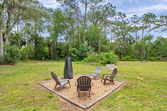 3371 N Bay Ave in Crystal River, FL - Foto de edificio - Building Photo