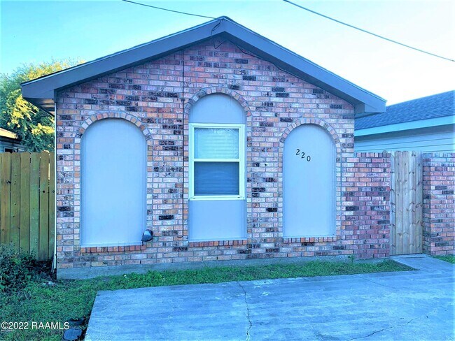property at 220 Briarcliff Dr