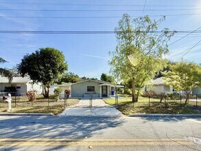 1221 Jewel Ave in Lakeland, FL - Building Photo - Building Photo