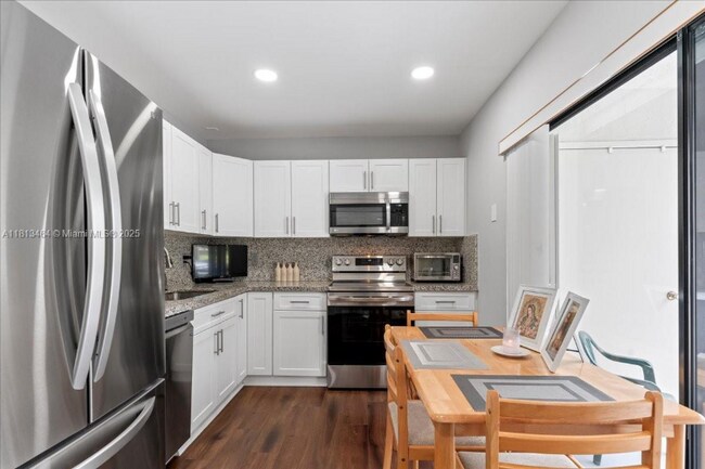 10789 NW 11th St in Pembroke Pines, FL - Building Photo - Building Photo