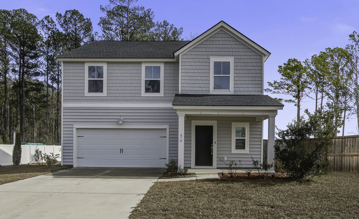 678 Red Monarch Wy in Moncks Corner, SC - Foto de edificio