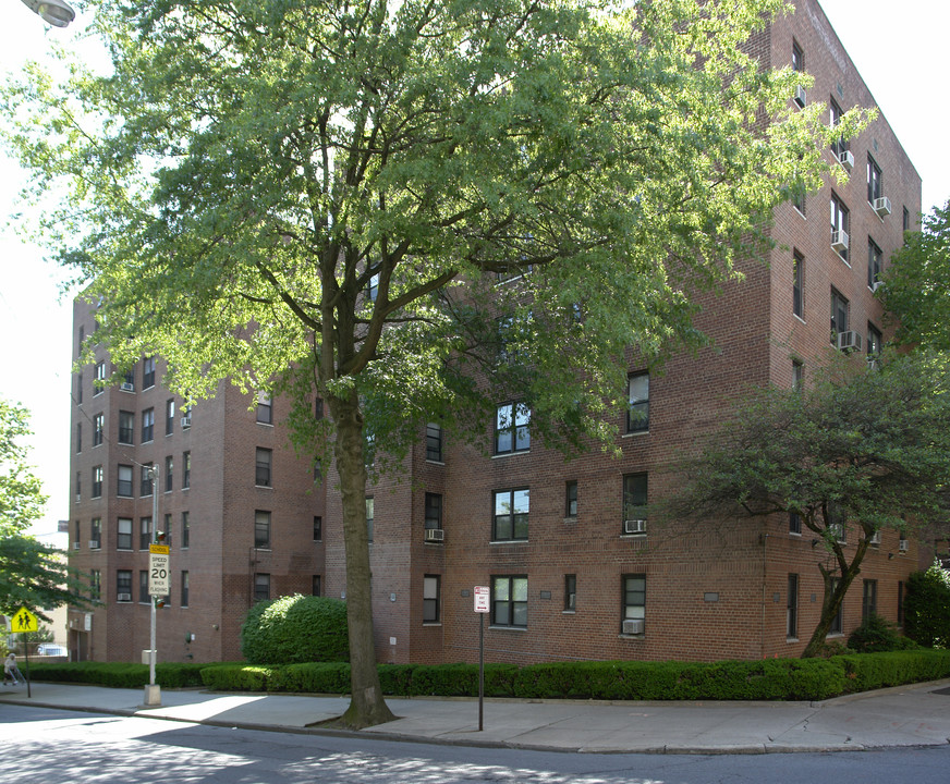 Windsor Towers in White Plains, NY - Building Photo