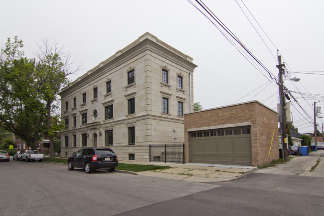 2216 W Grace St in Chicago, IL - Building Photo - Building Photo