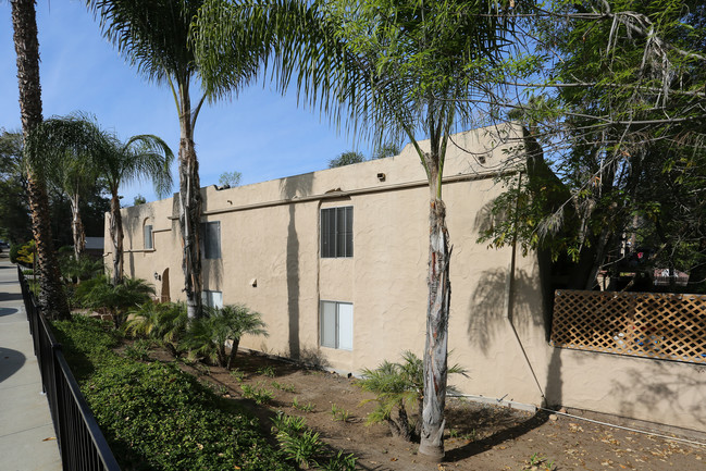 Lemon Gardens Apartments in La Mesa, CA - Building Photo - Building Photo