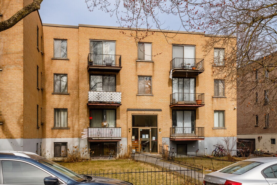 Khandaker Villa in Montréal, QC - Building Photo