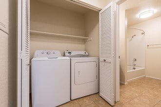 Willow Run Apartments in Carmichael, CA - Foto de edificio - Interior Photo