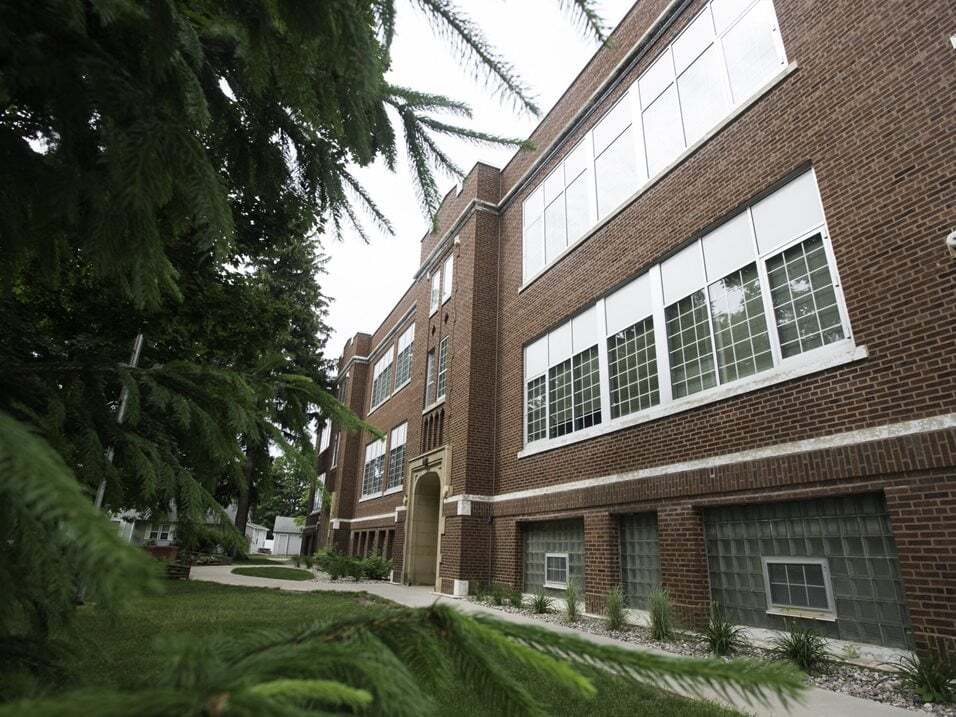 Elementary School Apartments in Schofield, WI - Foto de edificio