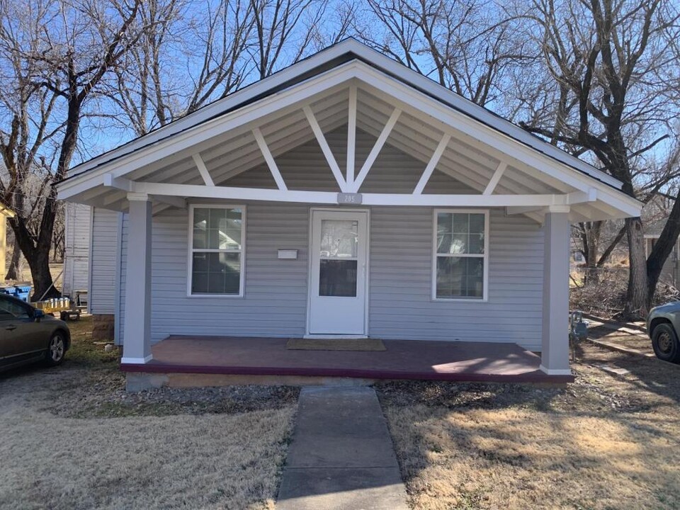 205 S Lowry St in Stillwater, OK - Building Photo