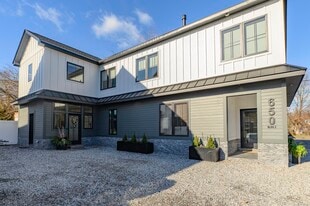 650 Main St in Branford, CT - Building Photo