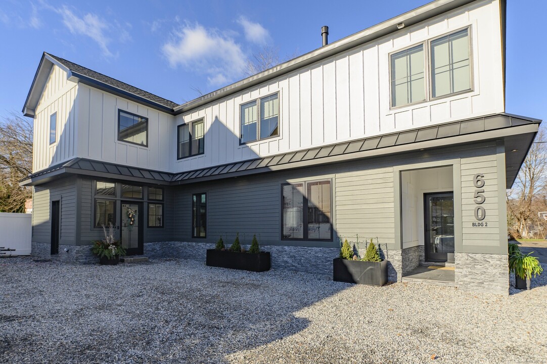 650 Main St in Branford, CT - Foto de edificio