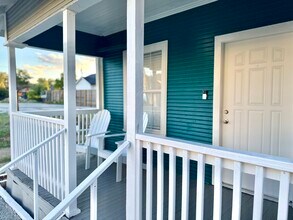 313 N Llewellyn Ave in Dallas, TX - Foto de edificio - Building Photo