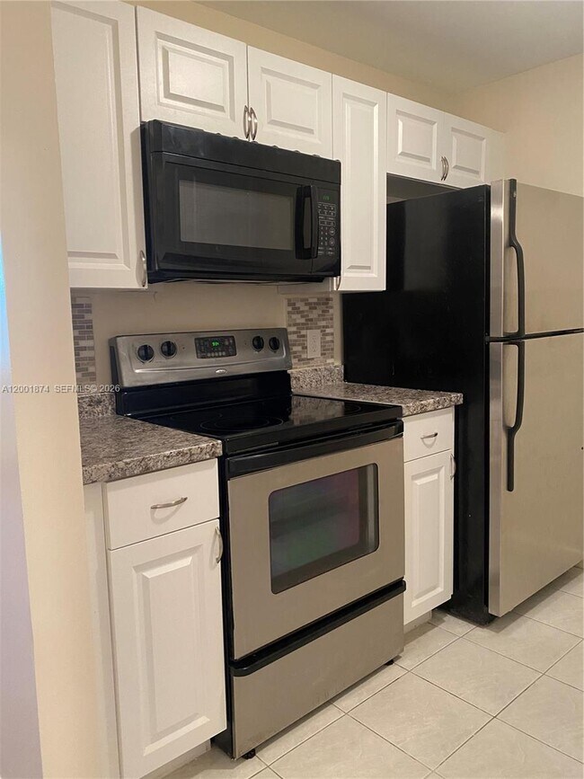 800 SW 131st Ave in Pembroke Pines, FL - Building Photo - Building Photo