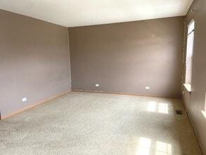 2550 Providence Ave in Aurora, IL - Building Photo - Building Photo