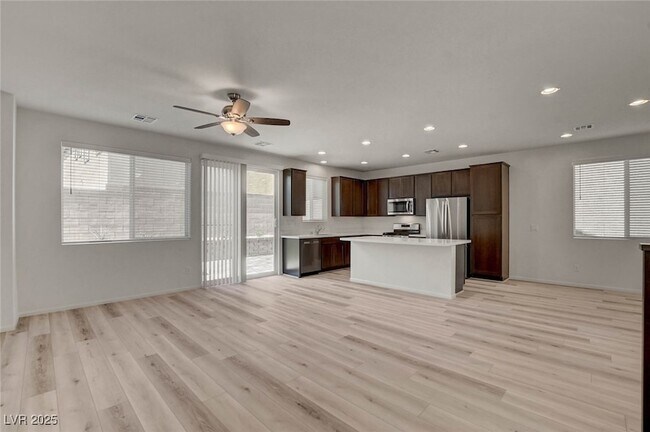 8929 Pebble Sand St in Las Vegas, NV - Building Photo - Building Photo