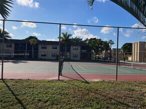 301 Cambridge Rd in Hollywood, FL - Foto de edificio - Building Photo