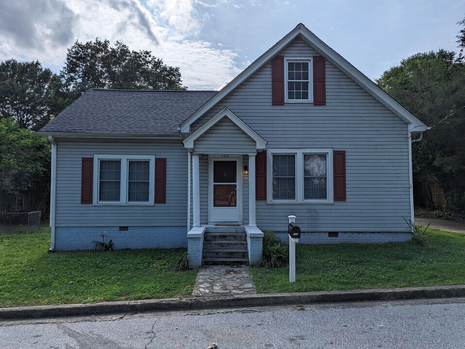 100 Mulberry St in Greer, SC - Building Photo