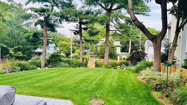 18 20th Ave in Sea Cliff, NY - Building Photo - Building Photo