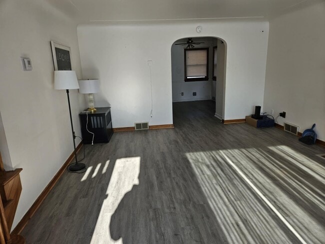 property at 212 E Midlothian Blvd