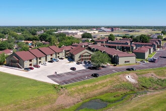 Henderson Gove in Angleton, TX - Foto de edificio - Building Photo