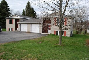 59 Skyline Dr in Oswego, NY - Building Photo