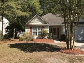220 Lake Linden Dr in Bluffton, SC - Building Photo