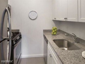 210 E 47th St-Unit -4F in New York, NY - Foto de edificio - Building Photo