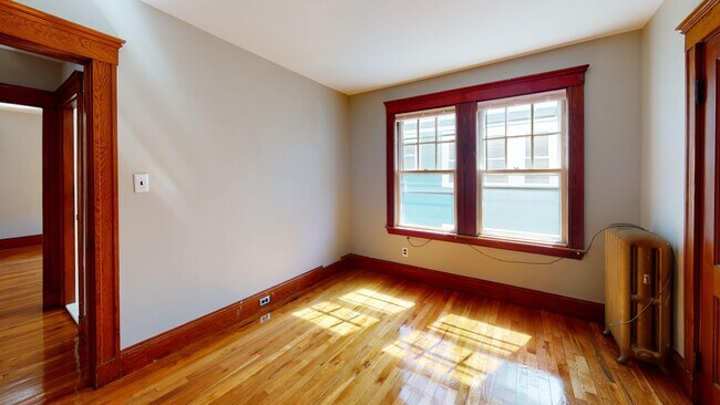 65 Sterling St, Unit 1 in Somerville, MA - Building Photo - Building Photo