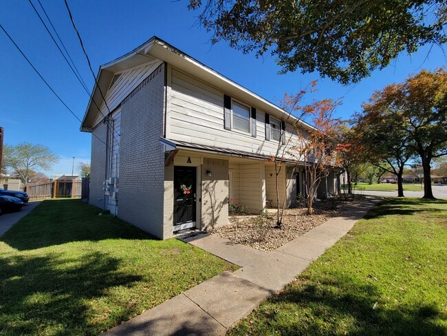 1411 Airline Dr in College Station, TX - Building Photo - Building Photo