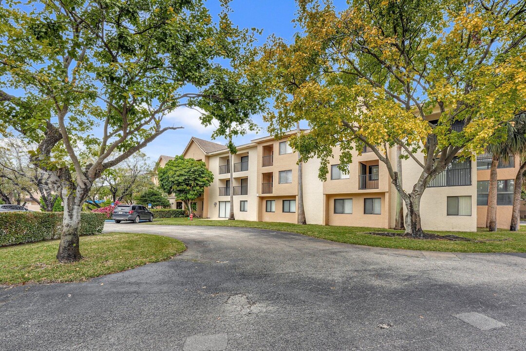 10001 W Atlantic Blvd in Coral Springs, FL - Building Photo