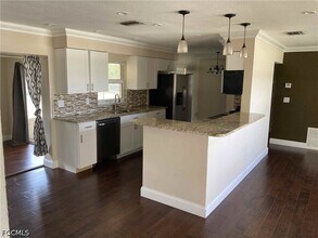 724 Sesame Ct in Cape Coral, FL - Building Photo - Building Photo